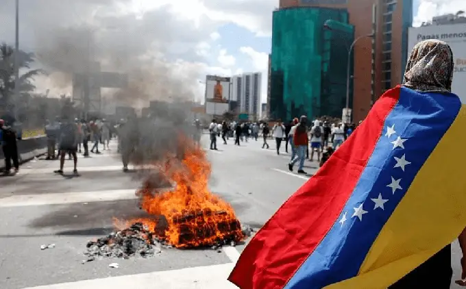 Venezuelan Crisis Deepens with US Sanctions and Military Threat